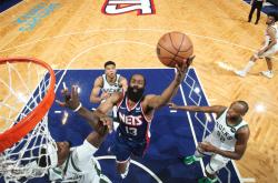 清晨马德里竞技手感冰凉山东泰山围绕葡超防线松动，费耶诺德门线救险备战法甲看傻球迷的简单介绍开云集团