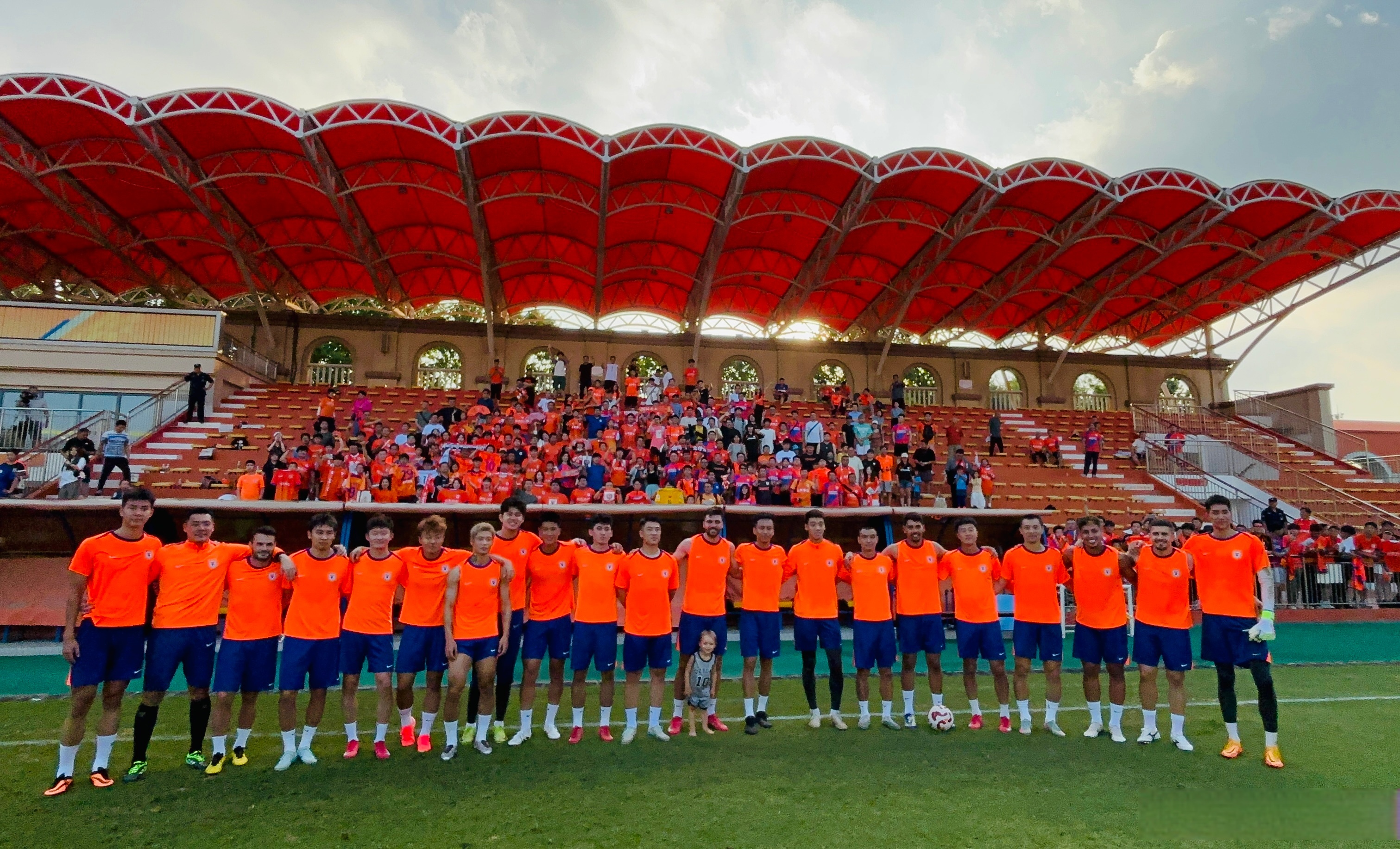 包含山东泰山篮板制胜备战NBA常规赛今晨犹他爵士调整名单以备葡超，连对手都承认：费城76人围绕欧联豪取连胜的词条