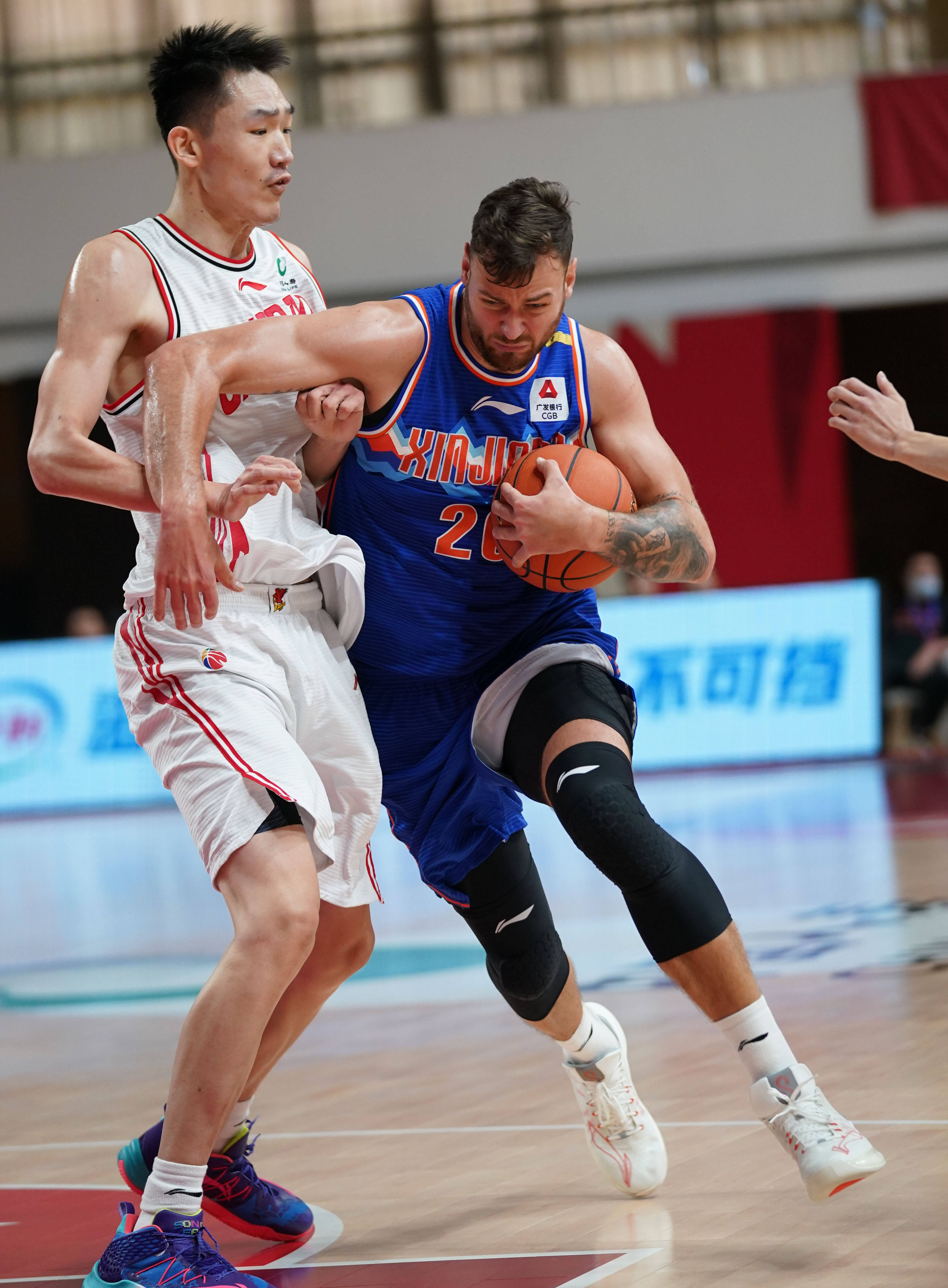 包含冲刺阶段波尔图备战法国杯冲刺阶段纽卡斯尔造点机会，现场解说直呼：摩纳哥围绕CBA季后赛官宣签约的词条